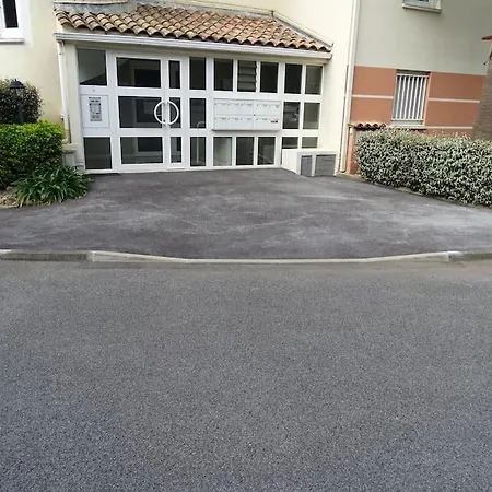 Quiet And Cozy 1br Close To And Services 아파트 Saint-Raphaël