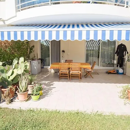 Quiet And Cozy 1br Close To And Services 아파트 Saint-Raphaël